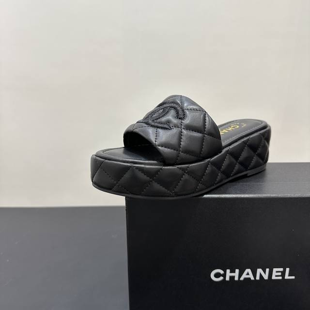 Chanel香奈儿新款早春厚底坡跟拖鞋 松糕底 高版本出货 国内外明星网红上脚 夏季首选凉鞋 原版进口羊皮鞋面 进口羊皮内里 原版开模大底 Size: 35-3