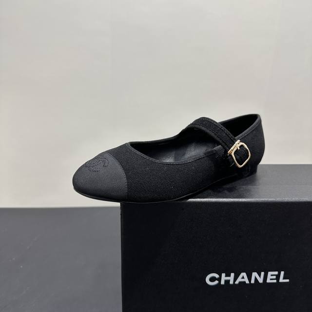 布面 套楦升级版 Chanel香奈儿小香C家 2025Ss 早春走秀款平底中跟单鞋 舒适玛丽珍鞋 超级公主的一双小鞋子 搭配袜子更加出彩 专柜真心一鞋难求 小红