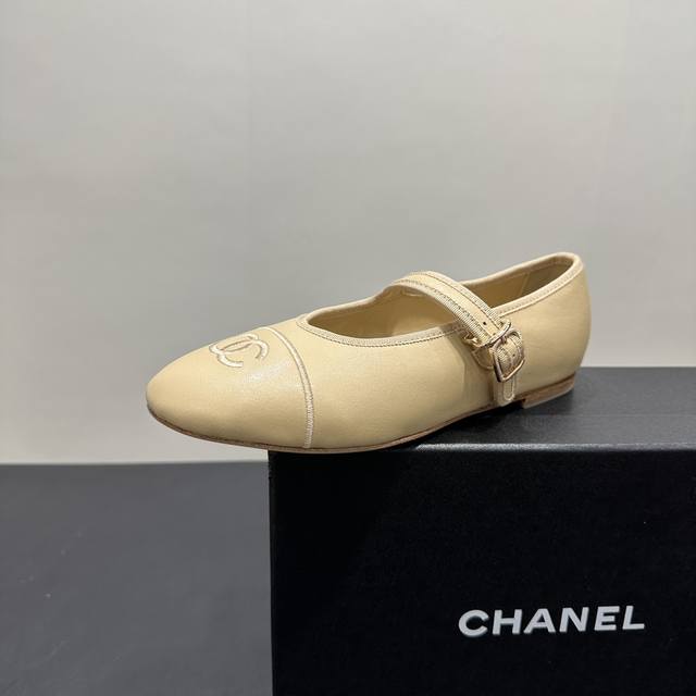 皮面 套楦升级版 Chanel香奈儿小香C家 2025Ss 早春走秀款平底中跟单鞋 舒适玛丽珍鞋 超级公主的一双小鞋子 搭配袜子更加出彩 专柜真心一鞋难求 小红