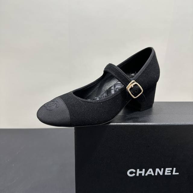 布面 套楦升级版 Chanel香奈儿小香C家 2025Ss 早春走秀款平底中跟单鞋 舒适玛丽珍鞋 超级公主的一双小鞋子 搭配袜子更加出彩 专柜真心一鞋难求 小红