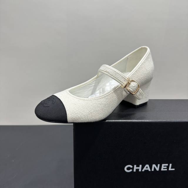 布面 套楦升级版 Chanel香奈儿小香C家 2025Ss 早春走秀款平底中跟单鞋 舒适玛丽珍鞋 超级公主的一双小鞋子 搭配袜子更加出彩 专柜真心一鞋难求 小红