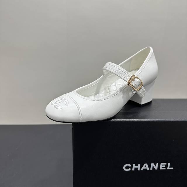 皮面 套楦升级版 Chanel香奈儿小香C家 2025Ss 早春走秀款平底中跟单鞋 舒适玛丽珍鞋 超级公主的一双小鞋子 搭配袜子更加出彩 专柜真心一鞋难求 小红