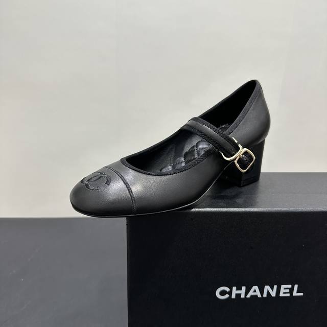 皮面 套楦升级版 Chanel香奈儿小香C家 2025Ss 早春走秀款平底中跟单鞋 舒适玛丽珍鞋 超级公主的一双小鞋子 搭配袜子更加出彩 专柜真心一鞋难求 小红
