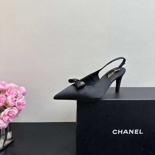 Chanel 香奈儿小香风春夏走秀款蝴蝶结后空尖头高跟凉鞋 本季最仙玛丽珍大爆款 一上新立马被抢空 今年的衣橱Top肯定属它了 上脚百搭显瘦 优雅清新日常各种风