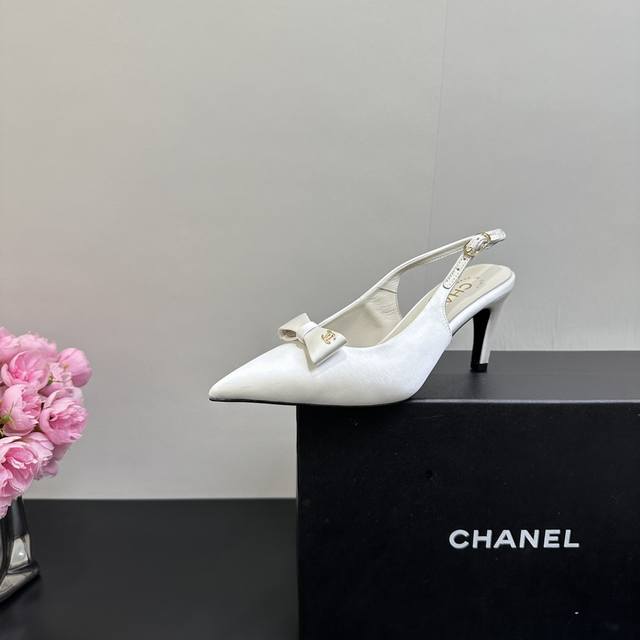 Chanel 香奈儿小香风春夏走秀款蝴蝶结后空尖头高跟凉鞋 本季最仙玛丽珍大爆款 一上新立马被抢空 今年的衣橱Top肯定属它了 上脚百搭显瘦 优雅清新日常各种风
