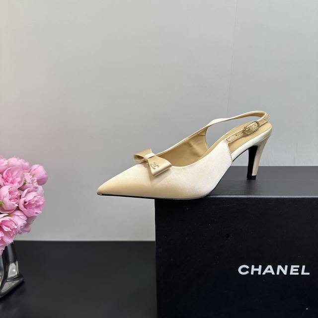 Chanel 香奈儿小香风春夏走秀款蝴蝶结后空尖头高跟凉鞋 本季最仙玛丽珍大爆款 一上新立马被抢空 今年的衣橱Top肯定属它了 上脚百搭显瘦 优雅清新日常各种风