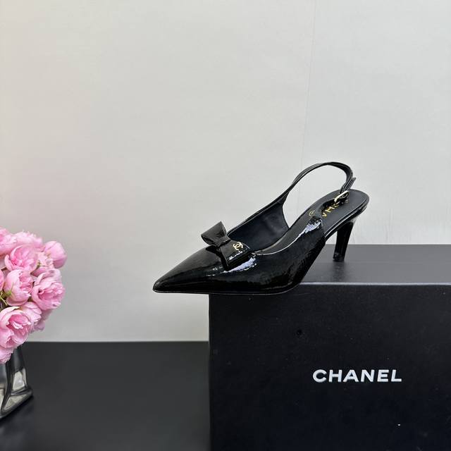 Chanel 香奈儿小香风春夏走秀款蝴蝶结后空尖头高跟凉鞋 本季最仙玛丽珍大爆款 一上新立马被抢空 今年的衣橱Top肯定属它了 上脚百搭显瘦 优雅清新日常各种风