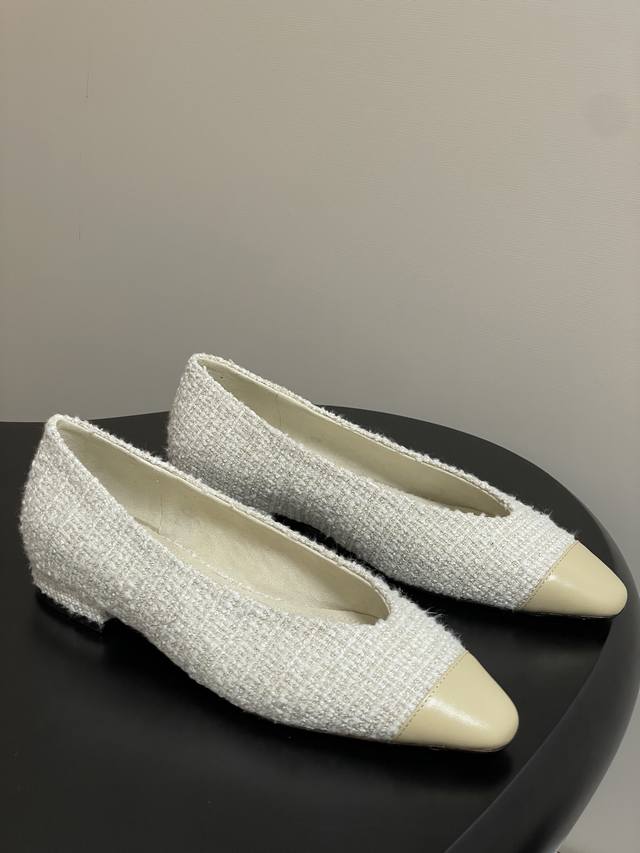 Loro Piana 诺悠翩雅 Lp70S春夏新款 Rebecca 芭蕾舞鞋平底亚麻布尼老钱风复古单鞋 这款精致的Rebecca平底芭蕾舞鞋采用质朴的大麻混纺面