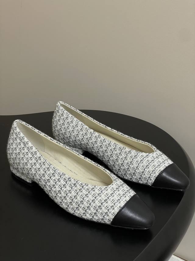 Loro Piana 诺悠翩雅 Lp70S春夏新款 Rebecca 芭蕾舞鞋平底亚麻布尼老钱风复古单鞋 这款精致的Rebecca平底芭蕾舞鞋采用质朴的大麻混纺面