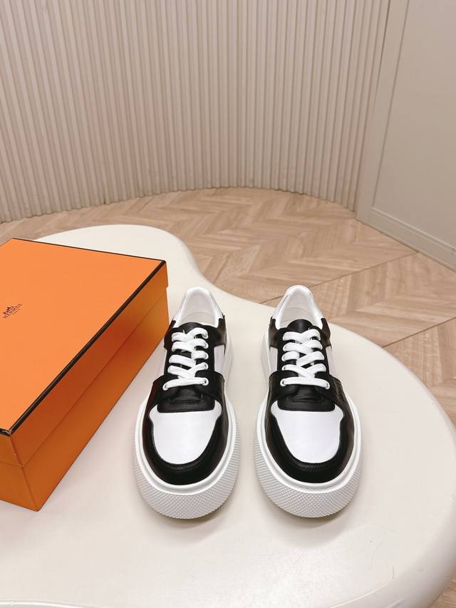 男款 出 Hermes 爱马仕2025 新系列休闲运动鞋 工艺极致，同步专柜上新.鞋子的每一个细节都特别用心，相当惹眼，雅致的拼接元素，凸显不俗的气质！ 经典版