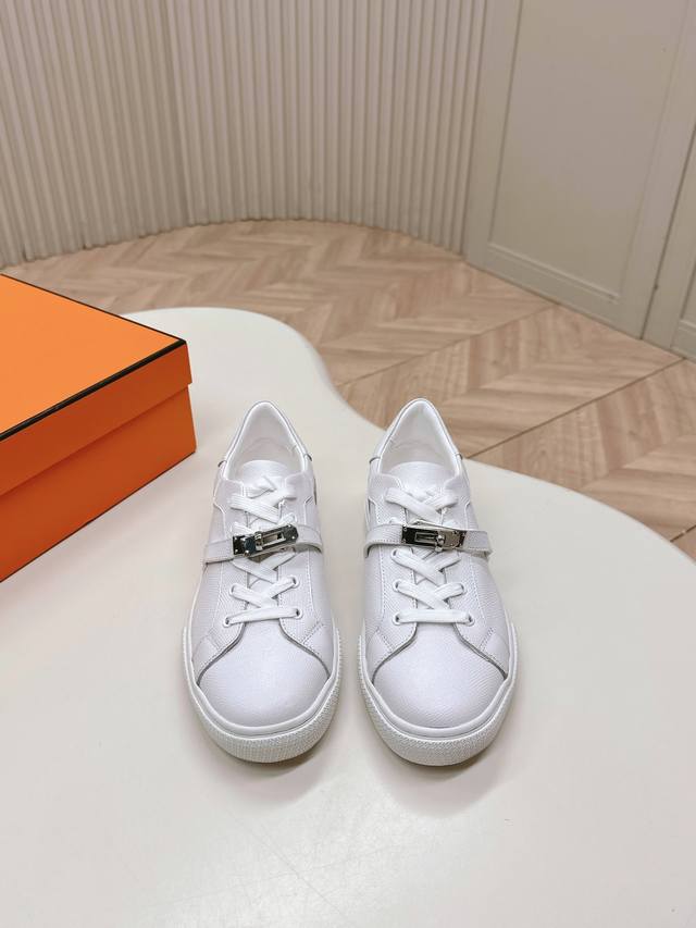 情侣款 出 Hermes 爱马仕2025 新系列休闲运动鞋 H扣系列 可分金扣 银扣 工艺极致，同步专柜上新.鞋子的每一个细节都特别用心，相当惹眼，雅致的拼接元