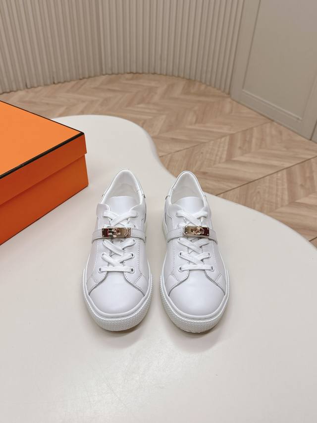 情侣款 出 Hermes 爱马仕2025 新系列休闲运动鞋 H扣系列 可分金扣 银扣 工艺极致，同步专柜上新.鞋子的每一个细节都特别用心，相当惹眼，雅致的拼接元