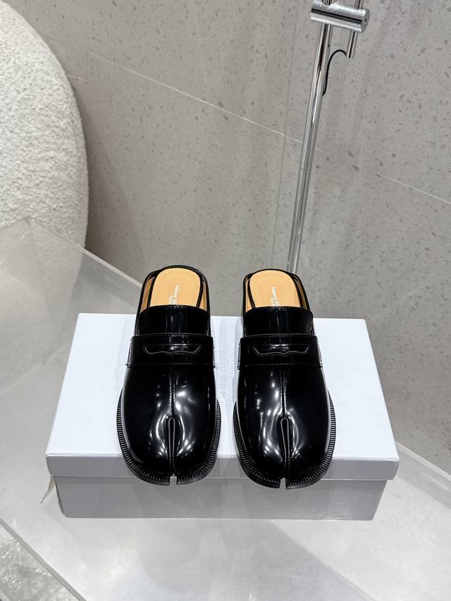 出厂 Maisom Margiela Mm6马吉拉经典拖鞋分趾半拖 这双热度超高的单品 必须人手一双入手了 不能错过的单品 炸裂了 独家原版购入开发 不能错过的