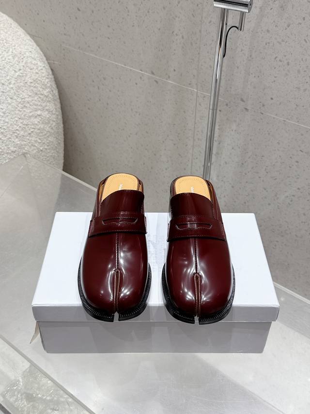 出厂 Maisom Margiela Mm6马吉拉经典拖鞋分趾半拖 这双热度超高的单品 必须人手一双入手了 不能错过的单品 炸裂了 独家原版购入开发 不能错过的