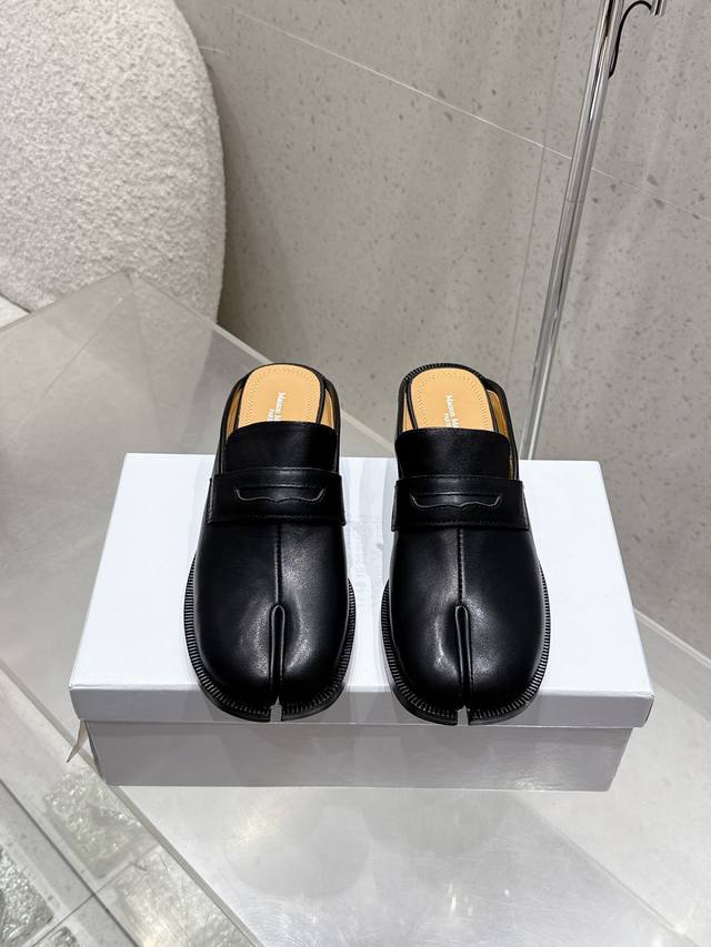 出厂 Maisom Margiela Mm6马吉拉经典拖鞋分趾半拖 这双热度超高的单品 必须人手一双入手了 不能错过的单品 炸裂了 独家原版购入开发 不能错过的
