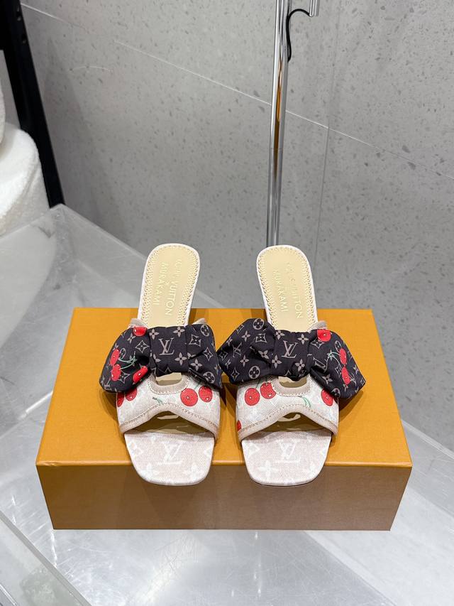 樱桃跟 Lv 25Ss春夏新款 Louis Vuitton × 村上隆樱桃系列 X Tm 6Am 露跟凉鞋 樱花系列 尖头搭扣樱桃跟蝴蝶结拖鞋高跟鞋 鹰嘴小尖头
