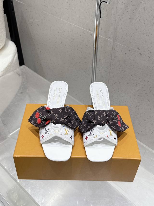 樱桃跟 Lv 25Ss春夏新款 Louis Vuitton × 村上隆樱桃系列 X Tm 6Am 露跟凉鞋 樱花系列 尖头搭扣樱桃跟蝴蝶结拖鞋高跟鞋 鹰嘴小尖头