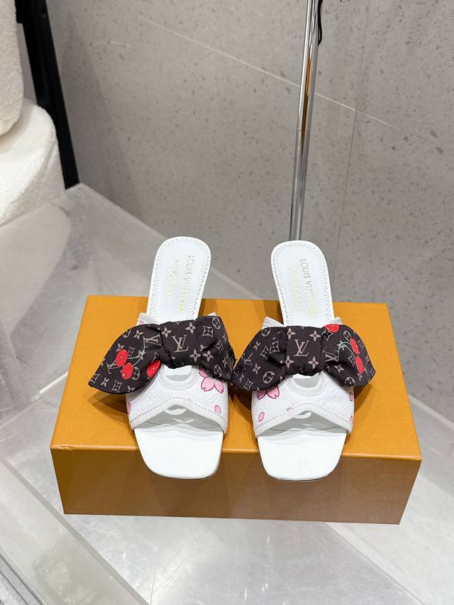 樱桃跟 Lv 25Ss春夏新款 Louis Vuitton × 村上隆樱桃系列 X Tm 6Am 露跟凉鞋 樱花系列 尖头搭扣樱桃跟蝴蝶结拖鞋高跟鞋 鹰嘴小尖头