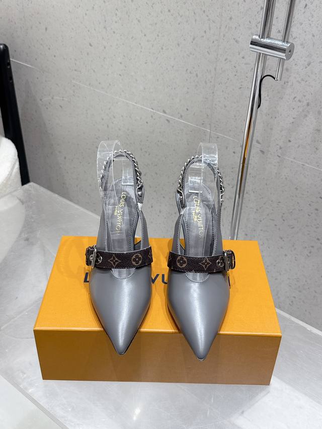 顶级版本 Louis Vuitton 路易威登 Lv 25最新 Vibe 链条 高跟 尖头后空凉鞋 单鞋 鞋面：牛皮原版金属链条 垫脚：羊皮 鞋底：意大利加厚真