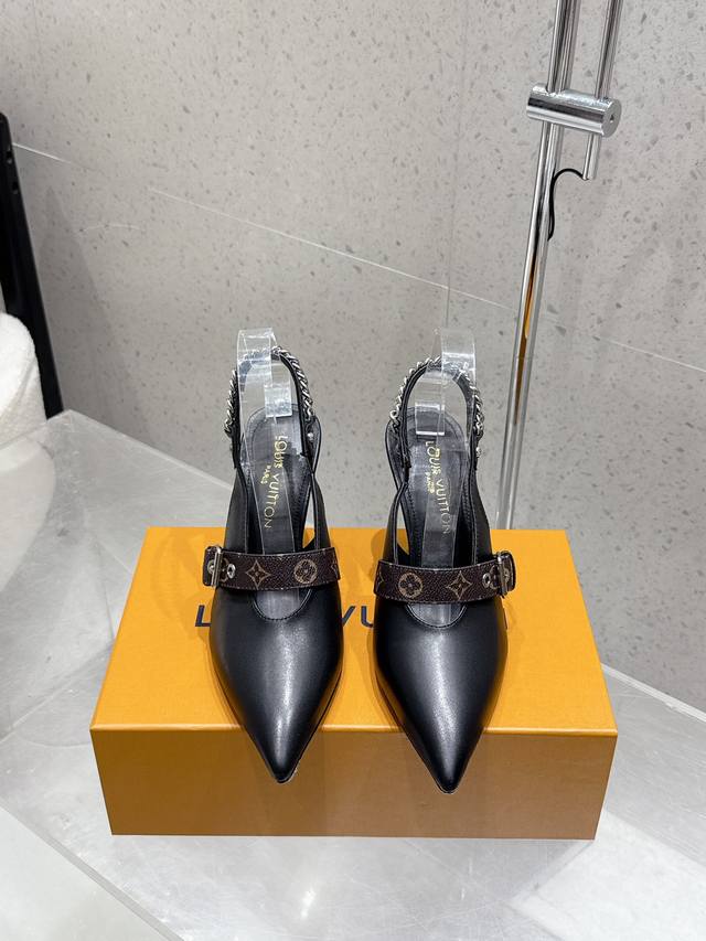 顶级版本 Louis Vuitton 路易威登 Lv 25最新 Vibe 链条 高跟 尖头后空凉鞋 单鞋 鞋面：牛皮原版金属链条 垫脚：羊皮 鞋底：意大利加厚真