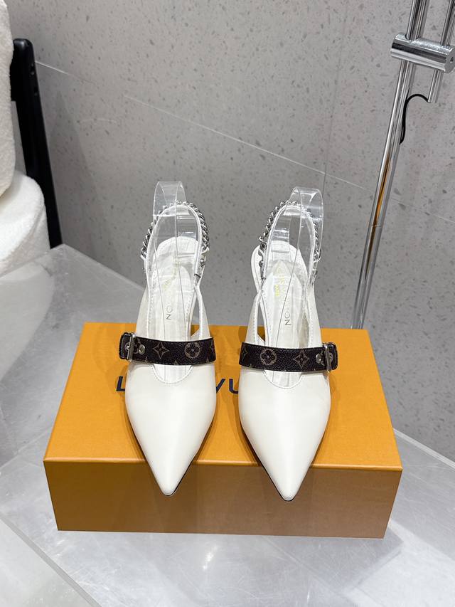 顶级版本 Louis Vuitton 路易威登 Lv 25最新 Vibe 链条 高跟 尖头后空凉鞋 单鞋 鞋面：牛皮原版金属链条 垫脚：羊皮 鞋底：意大利加厚真