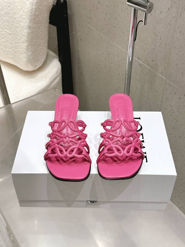 工厂P价 Loewe 罗意威 25 春夏新品 Etal Anagram 露趾镂空 拖鞋 高跟鞋 疯狂种草简约设计感觉更干净优雅 让你念念不忘 颜色也很耐看漂亮，