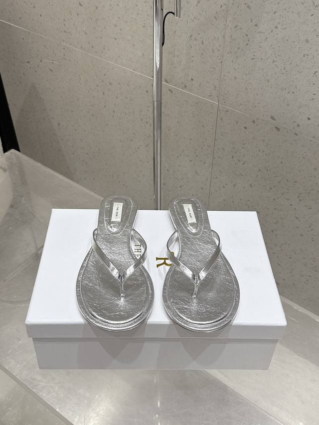 代购级 Therow 25Ss 平底拖鞋 夹脚人字拖 高跟拖鞋 上脚马上会惊艳到你的一款拖鞋 Tr拖鞋闭眼入都不会后悔 一切那么恰到好处！ 鞋面：定制进口小牛皮