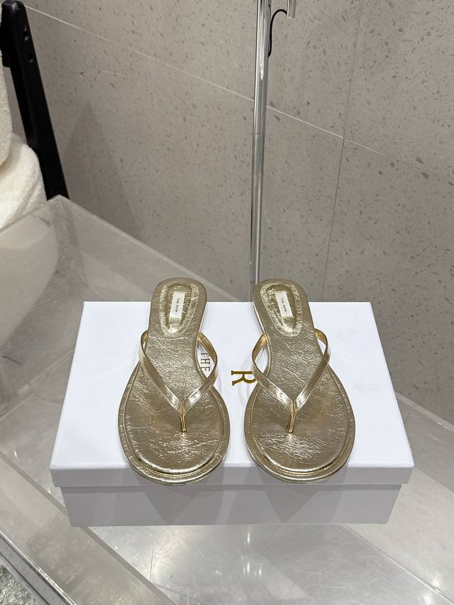 代购级 Therow 25Ss 平底拖鞋 夹脚人字拖 高跟拖鞋 上脚马上会惊艳到你的一款拖鞋 Tr拖鞋闭眼入都不会后悔 一切那么恰到好处！ 鞋面：定制进口小牛皮