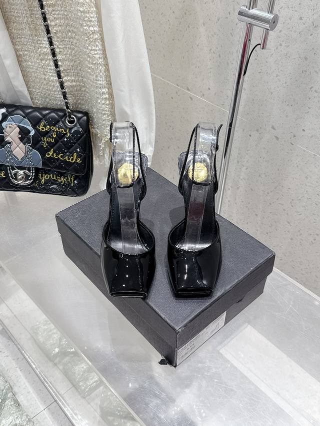 Saint Lauren* Ysl 圣罗兰 杨树林新款小细高跟凉鞋 设计更稳更好穿 小姐姐的美丽尤物高跟鞋 优雅迷人性感 女人味十足！ 进口漆皮 内里垫脚羊皮