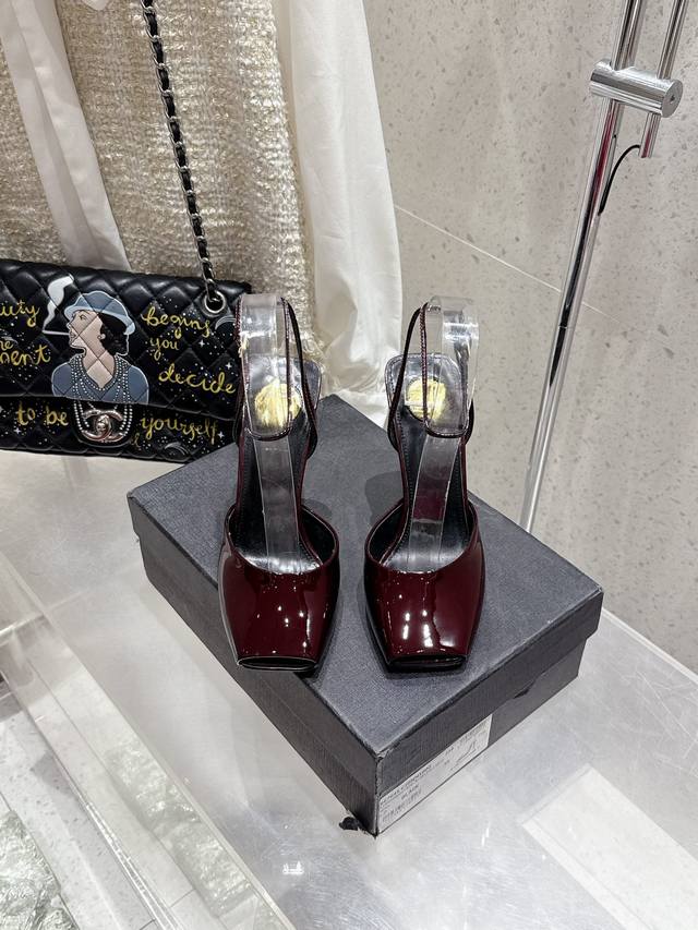 Saint Lauren* Ysl 圣罗兰 杨树林新款小细高跟凉鞋 设计更稳更好穿 小姐姐的美丽尤物高跟鞋 优雅迷人性感 女人味十足！ 进口漆皮 内里垫脚羊皮