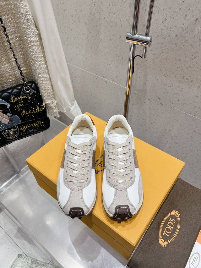 代购级 布皮 全皮面 Tods 25Ss 新款 细带 阿甘鞋 休闲鞋， 全新新款，早点拥有~这次带来的新款，很好看很复古的配色；日常穿搭最不可缺少的就是这种百搭