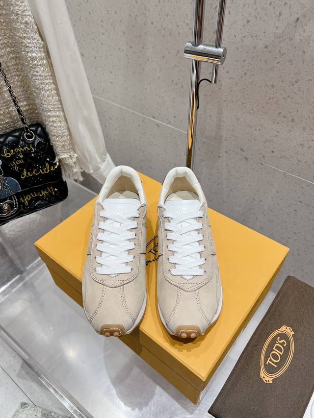 代购级 布皮 全皮面 Tods 25Ss 新款 细带 阿甘鞋 休闲鞋， 全新新款，早点拥有~这次带来的新款，很好看很复古的配色；日常穿搭最不可缺少的就是这种百搭