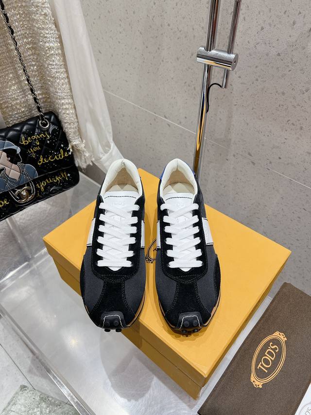 代购级 布皮 全皮面 Tods 25Ss 新款 细带 阿甘鞋 休闲鞋， 全新新款，早点拥有~这次带来的新款，很好看很复古的配色；日常穿搭最不可缺少的就是这种百搭