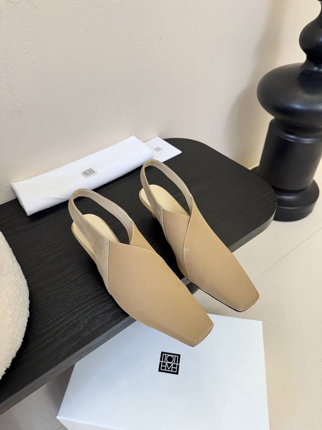Toteme 25Ss 春夏新款 后空凉鞋细跟穆勒鞋 进口皮高级舒适，配女神们的半身裙，交叉系列晚宴系列专属高跟鞋 贯穿整季Lookbook完全戳中我，简单又不