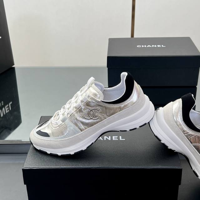 顶级版本 不议价 Chanel 25A春夏运动系列 春夏顶级断货王，经典大爆款，我的真爱吖，专柜哪哪都断货有钱都很难买到系列，各大博主人手必备，经典超百搭，随意