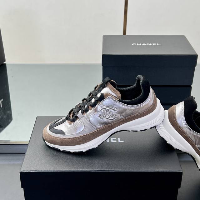 顶级版本 不议价 Chanel 25A春夏运动系列 春夏顶级断货王，经典大爆款，我的真爱吖，专柜哪哪都断货有钱都很难买到系列，各大博主人手必备，经典超百搭，随意