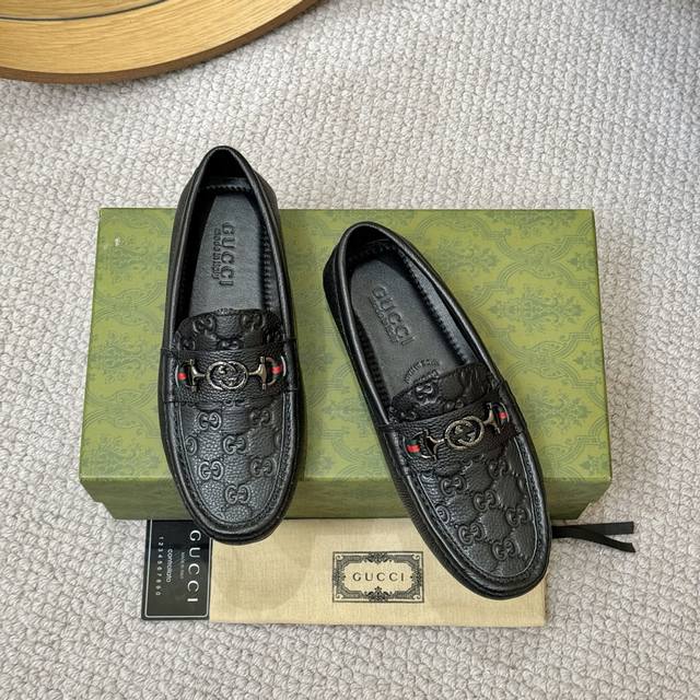 出厂价P 羊里 Gucci* 顶级版本 古奇经典豆豆鞋！选用进口原版牛皮，内里头层舒适羊皮内里！原版耐磨橡胶大底！高品质精品！码数38-46 带鞋拨 布袋 卡片
