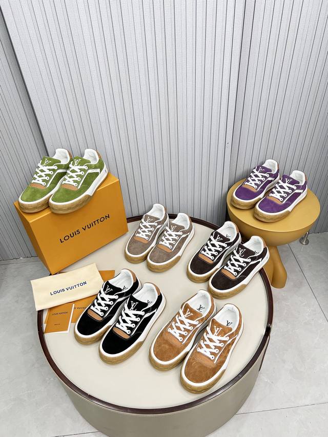 实价： 顶级版本 Lv-路易威登-经典走秀新款空胶工艺 原版1：1开发复刻！！上脚非常舒适 奢侈用料，做工精细，中底印有欧洲制造英文字母鞋面由意大利进口小牛皮拼