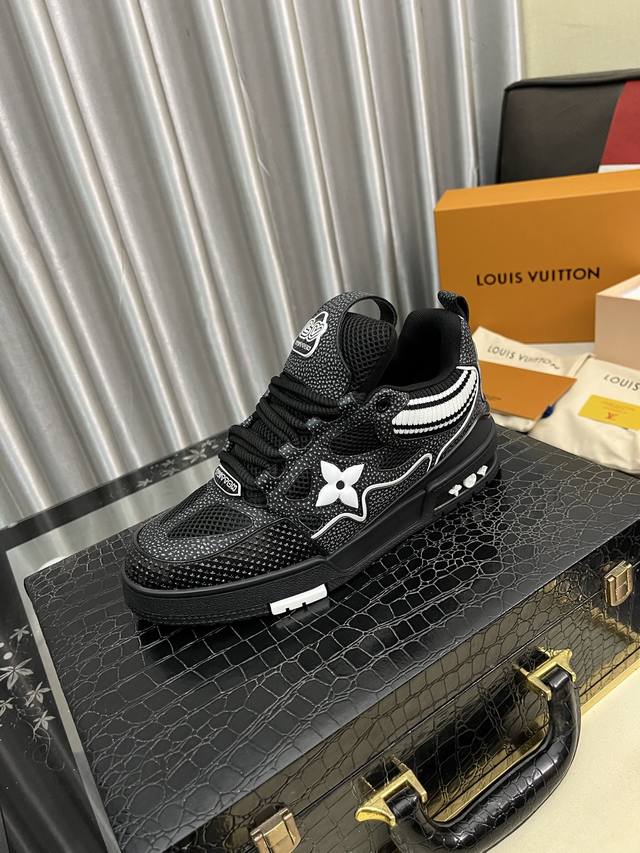 出厂价Pp： Louis Vuitton 原单 新款Lv路易威登 * 顶级版本 Lv经典潮鞋！选用进口原版牛皮 水染牛皮内里.原版耐磨橡胶组合大底！高品质精品！
