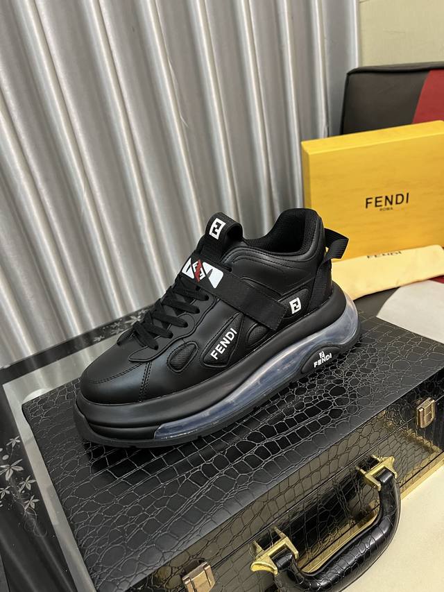 出厂价Pp： Fendi 芬迪经典舒适男士，这款复杂的运动鞋是由柔软的小牛皮真皮内里原版超轻橡胶材质粗纹大底 这种独特的轻薄风格适合这个季节的随意而精致的感性，