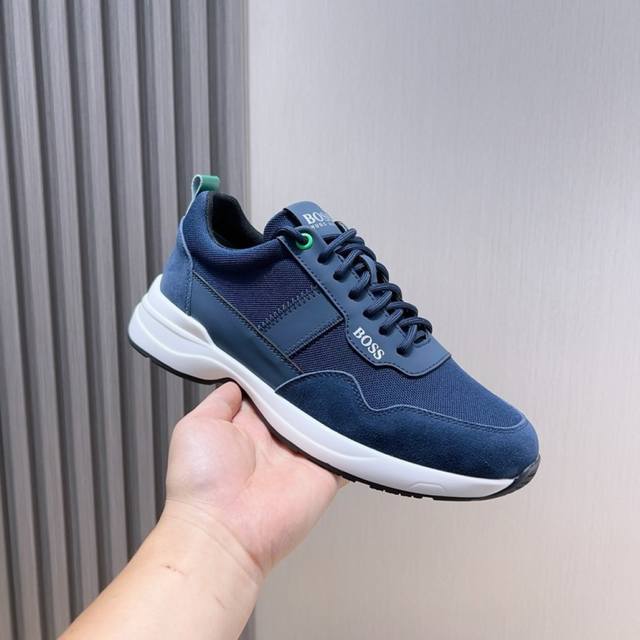 工厂P Boss 新款男仕运动鞋 知名运动品牌新款隆重上市 以奢华高端设计出货 鞋面选用原版布料 羊皮垫脚 叠层设计鞋面线条感层次分明，轻质橡胶大底。轻奢风格，