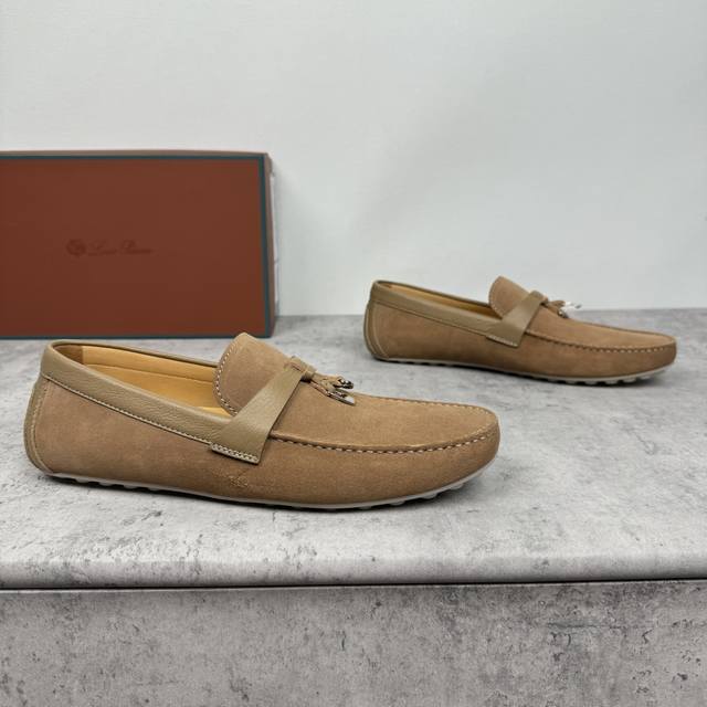 Loropiana 诺悠翩雅 Dot Sole Walk男士莫卡辛鞋 ！重工打造，皮料材质看细节，天花板级，吊打一切市面通货！此绒面牛皮 荔枝纹牛皮革莫卡辛软底