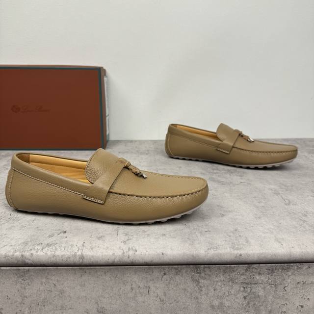 Loropiana 诺悠翩雅 Dot Sole Walk男士莫卡辛鞋 ！重工打造，皮料材质看细节，天花板级，吊打一切市面通货！此绒面牛皮 荔枝纹牛皮革莫卡辛软底