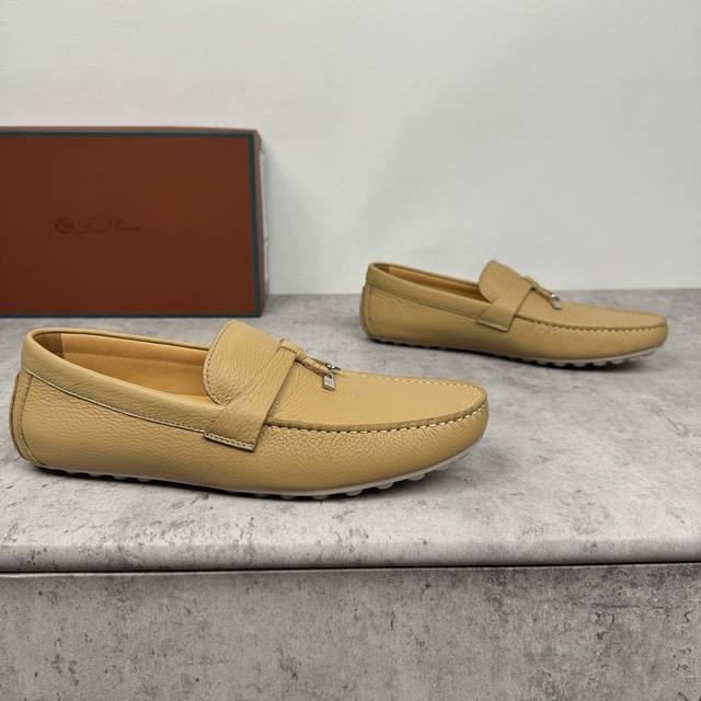 Loropiana 诺悠翩雅 Dot Sole Walk男士莫卡辛鞋 ！重工打造，皮料材质看细节，天花板级，吊打一切市面通货！此绒面牛皮 荔枝纹牛皮革莫卡辛软底