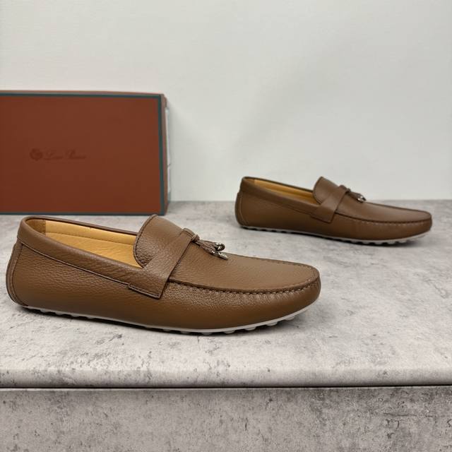 Loropiana 诺悠翩雅 Dot Sole Walk男士莫卡辛鞋 ！重工打造，皮料材质看细节，天花板级，吊打一切市面通货！此绒面牛皮 荔枝纹牛皮革莫卡辛软底