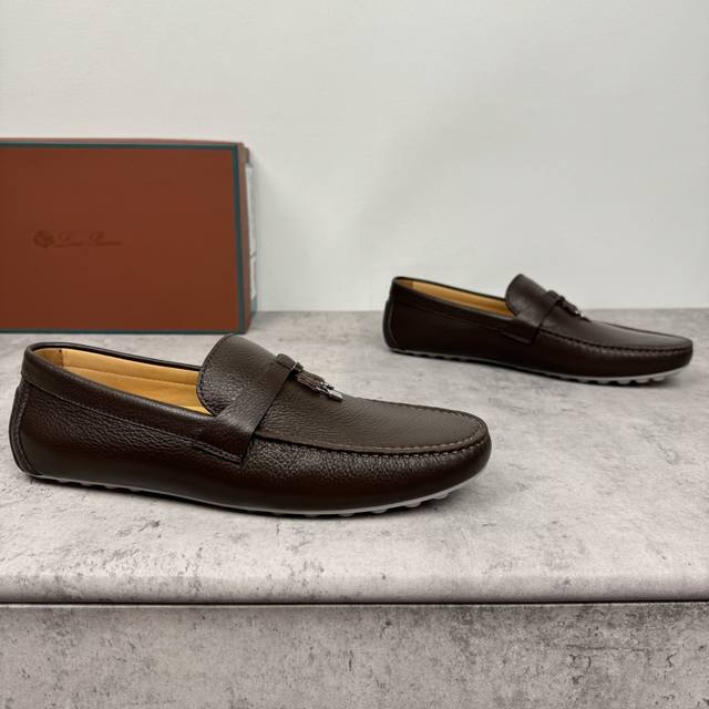 Loropiana 诺悠翩雅 Dot Sole Walk男士莫卡辛鞋 ！重工打造，皮料材质看细节，天花板级，吊打一切市面通货！此绒面牛皮 荔枝纹牛皮革莫卡辛软底
