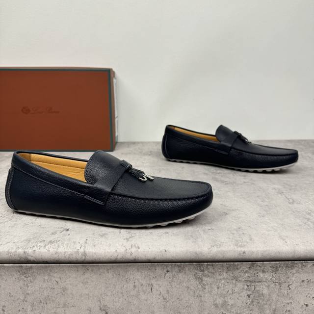 Loropiana 诺悠翩雅 Dot Sole Walk男士莫卡辛鞋 ！重工打造，皮料材质看细节，天花板级，吊打一切市面通货！此绒面牛皮 荔枝纹牛皮革莫卡辛软底