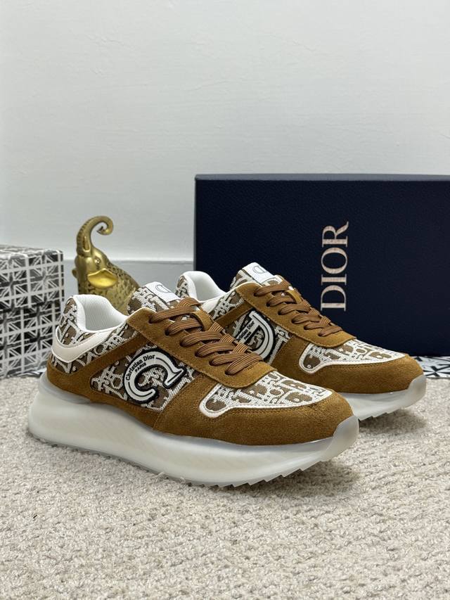 出厂价P 实价 顶级原单-Dior 迪奥 低帮B02休闲运动鞋，采用头层牛皮精心制作搭配帆布，舒适透气~橡胶鞋底、提升格调。时尚百搭，可为各式造型增光添彩。塑造