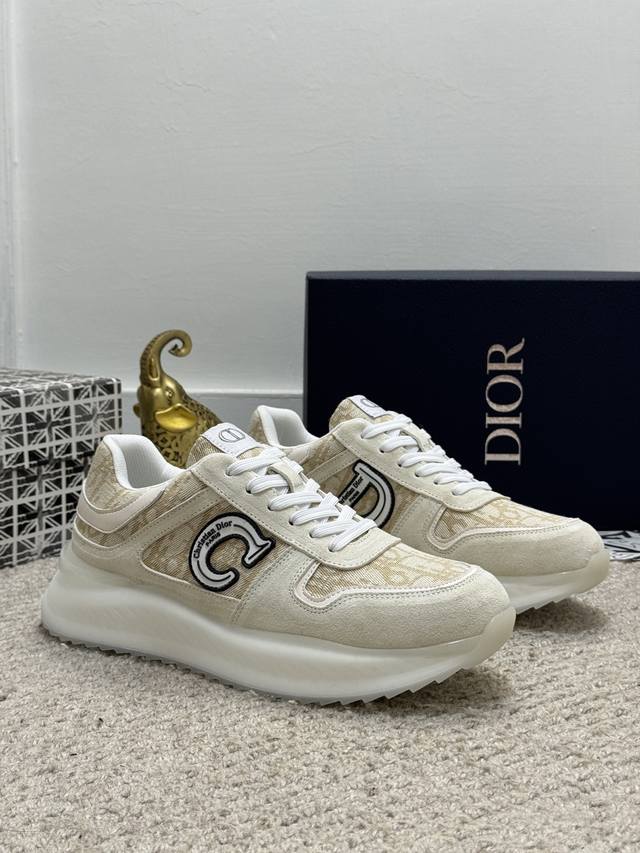 出厂价P 实价 顶级原单-Dior 迪奥 低帮B02休闲运动鞋，采用头层牛皮精心制作搭配帆布，舒适透气~橡胶鞋底、提升格调。时尚百搭，可为各式造型增光添彩。塑造