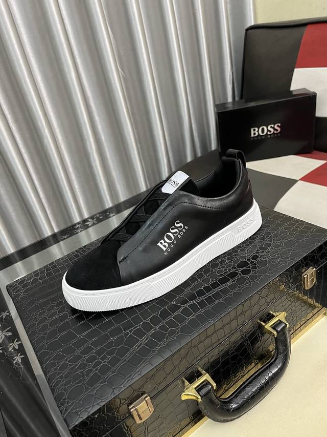 出厂价Pp： Boss 最新休闲男鞋，欢迎1:1对比，爆单款Boss香港专柜休闲鞋，专柜品质，支持验货，优质做工，鞋面采用意大利进口胎牛皮拼接布料进口透气羊皮内